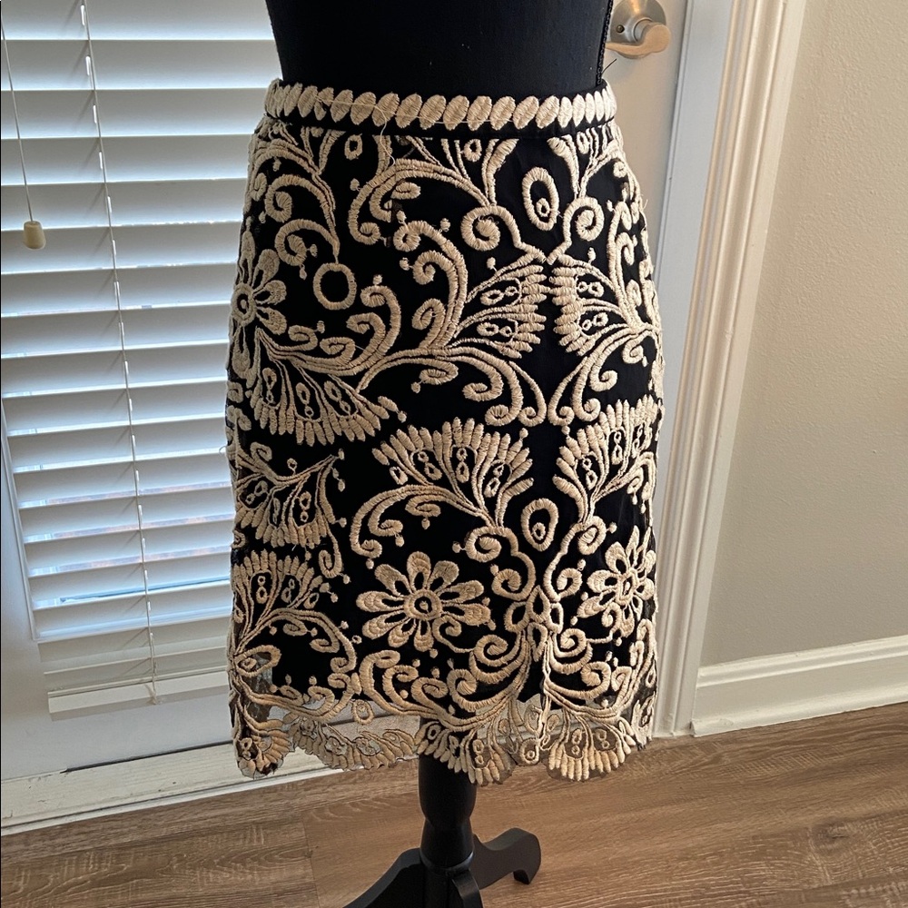 Yoana Baraschi Black and Cream Floral Embroidered Skirt Sz 10